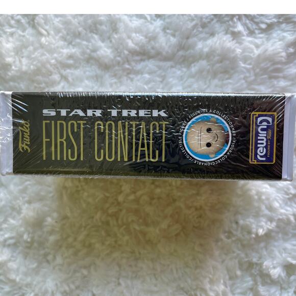 Funko Rewind Star Trek First Contact Jean Luc Picard with Chase NEW - Picture 4 of 6